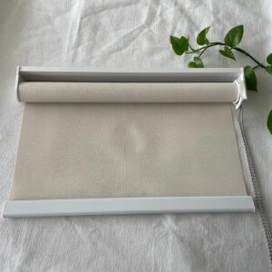manual sunscreen roller blinds with top bar