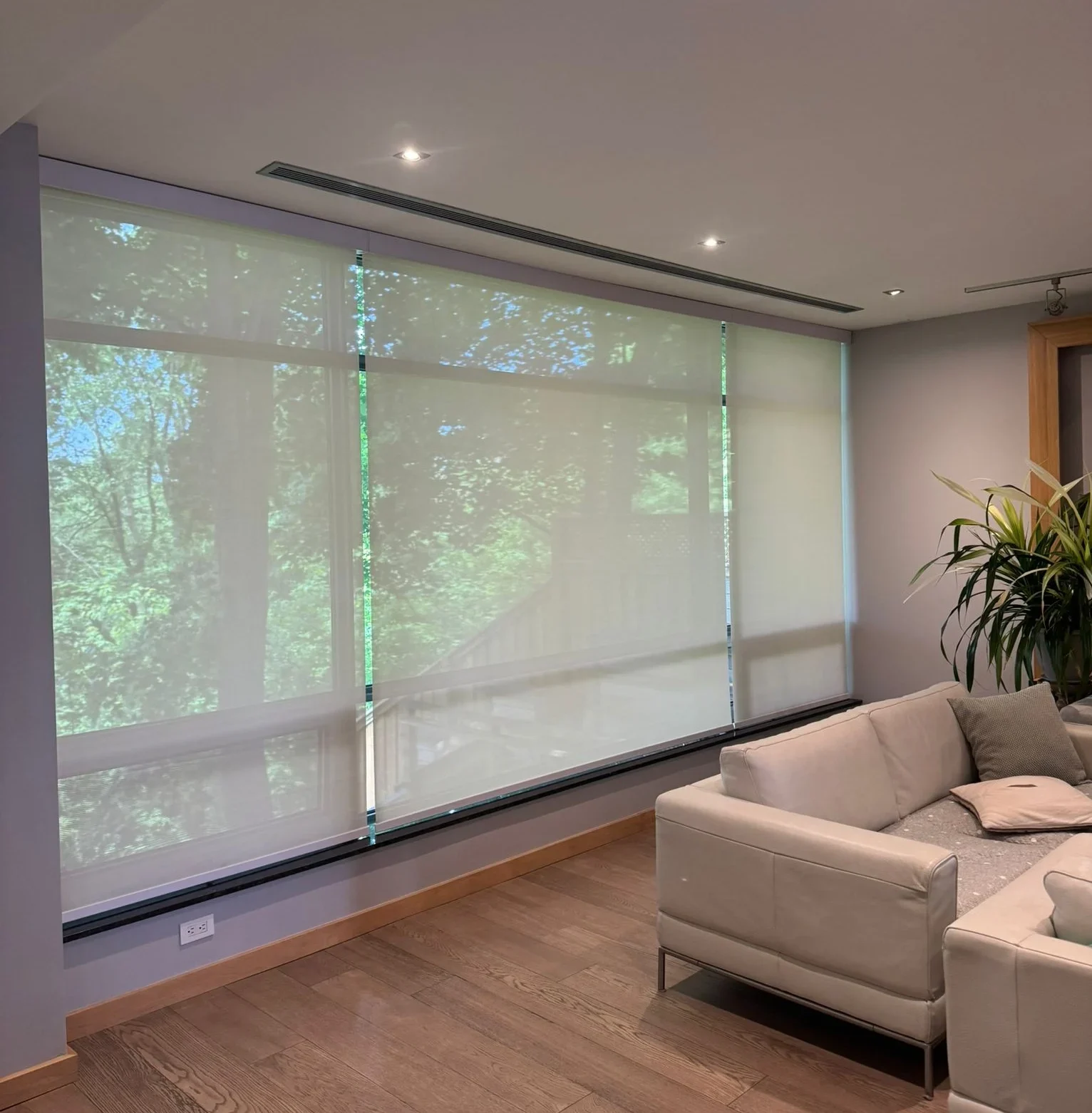 sunscreen motorized roller blinds